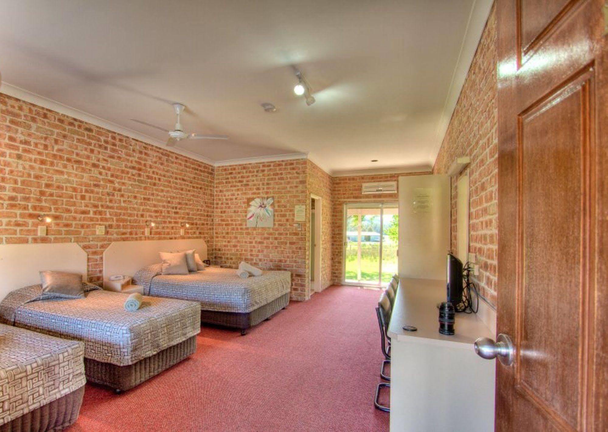 Gloucester Country Lodge Motel Buitenkant foto