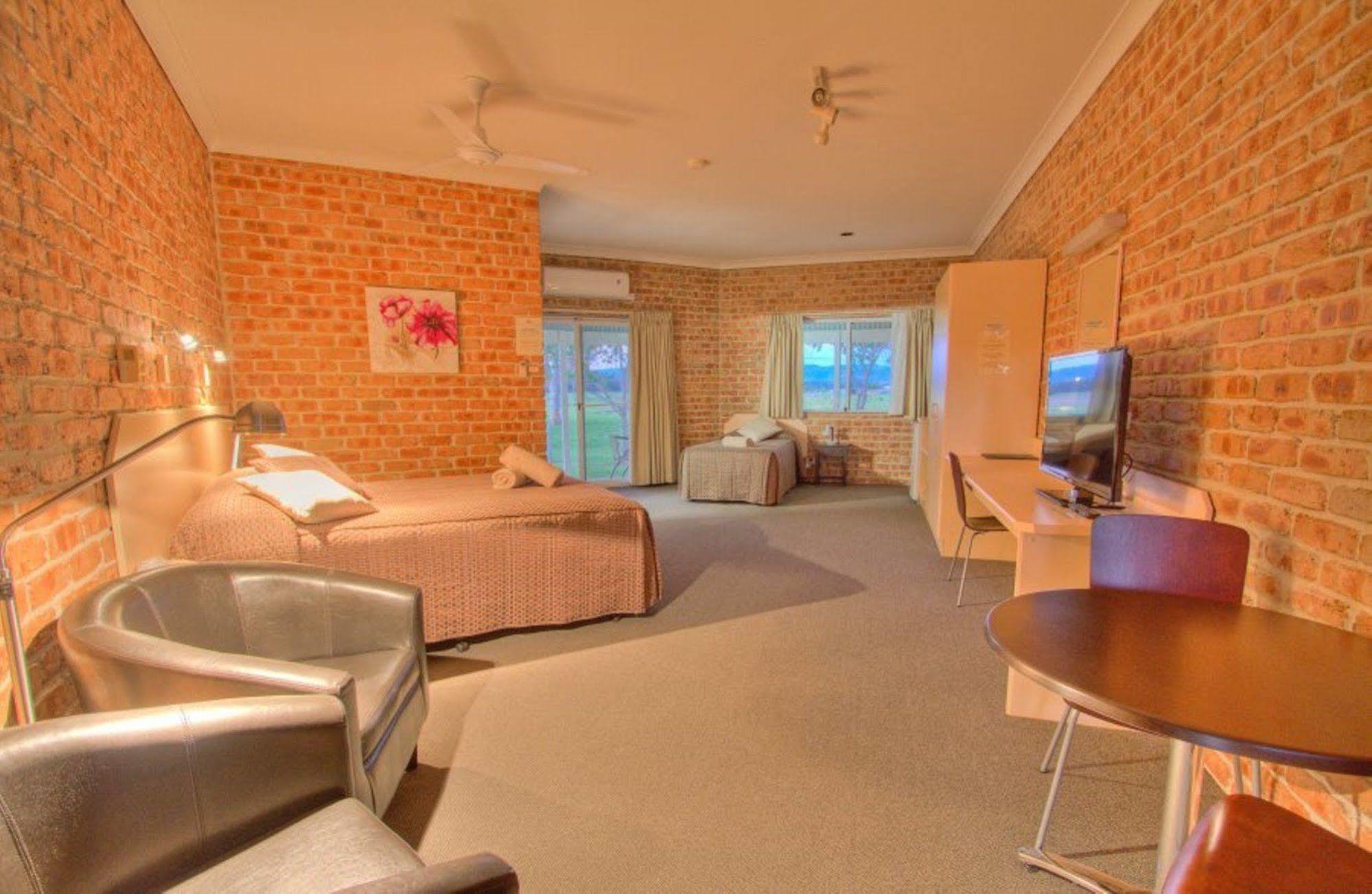 Gloucester Country Lodge Motel Buitenkant foto